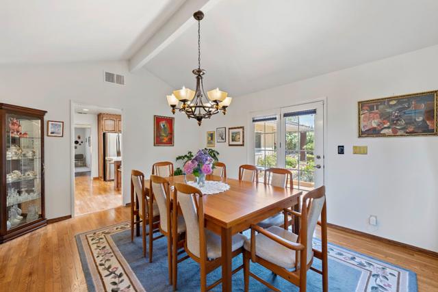861 Riverside Drive, Los Altos CA: https://media.crmls.org/mediaz/a6bf14e5-71da-4e6d-b12d-afb2fbd09219.jpg