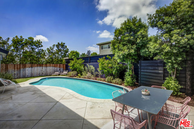 13123 Magnolia Boulevard, Sherman Oaks CA: https://media.crmls.org/mediaz/a6c0821e-04f9-4897-9ac0-b24c06fe3a16.jpg