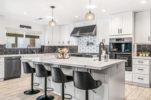 43170 Warner Trail, Palm Desert, CA 92211