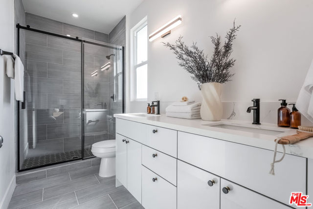 5832 David Avenue, Culver City CA: https://media.crmls.org/mediaz/a6c10ff8-163f-4e36-b89e-46d37934cdb9.jpg