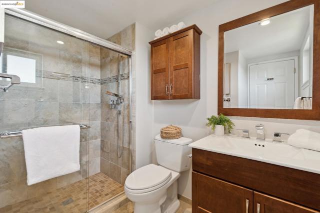 93 Thousand Oaks St, Oakland CA: https://media.crmls.org/mediaz/a6c13590-48e1-4649-b976-480d0770c7ef.jpg