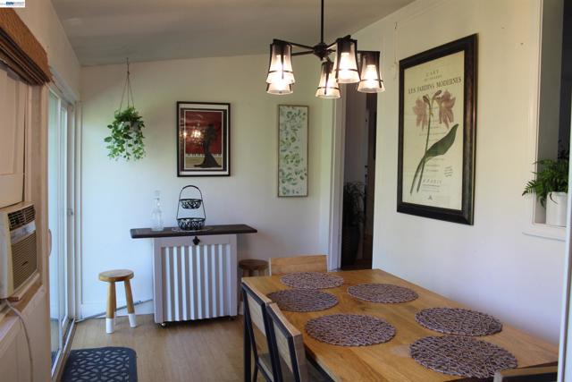 Image 3 of 20 For 536 Williams St