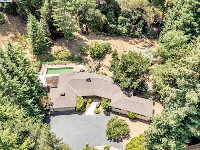 29625 Palomares Rd, Castro Valley CA: https://media.crmls.org/mediaz/a6c28a17-1e17-4adf-82d2-1ef8d180260c.jpg