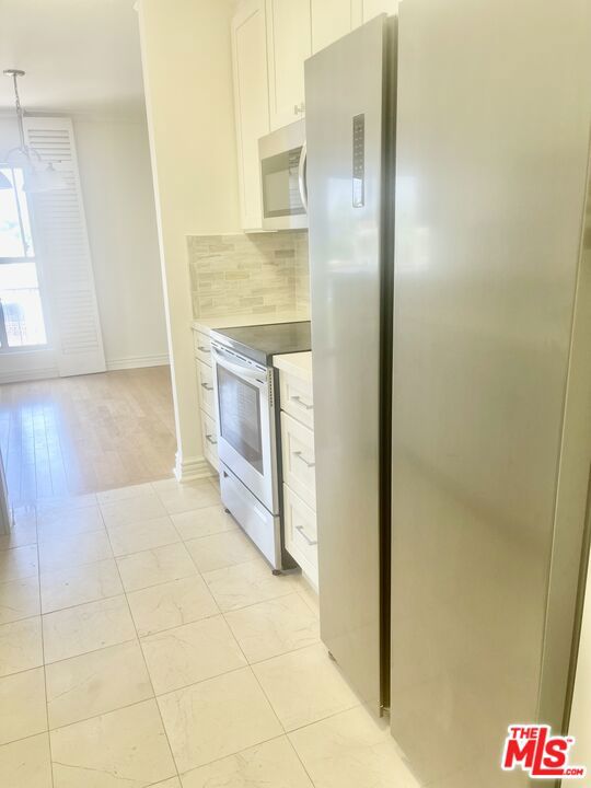 1097 S Bedford Drive, Los Angeles CA: https://media.crmls.org/mediaz/a6c2b61e-ca3a-405a-9b14-777e4e9c82ad.jpg
