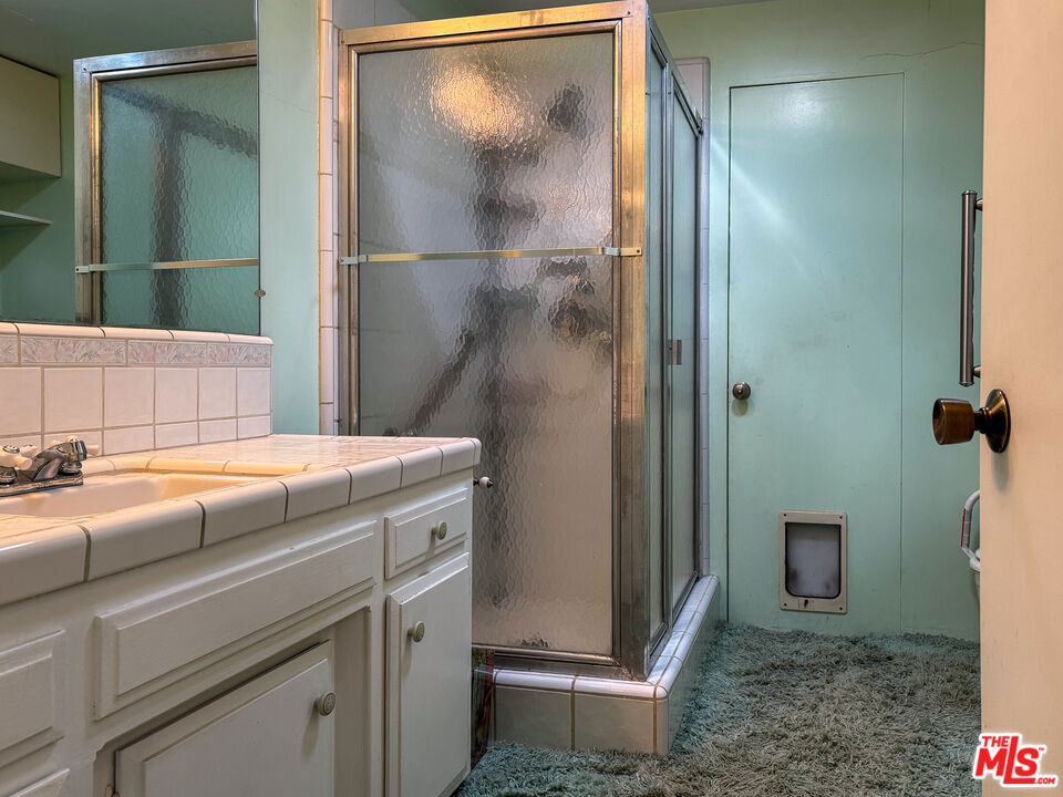 https://media.crmls.org/mediaz/a6c35e4c-c265-4011-aa56-6e434ed24b15.jpg?preset=X-Large