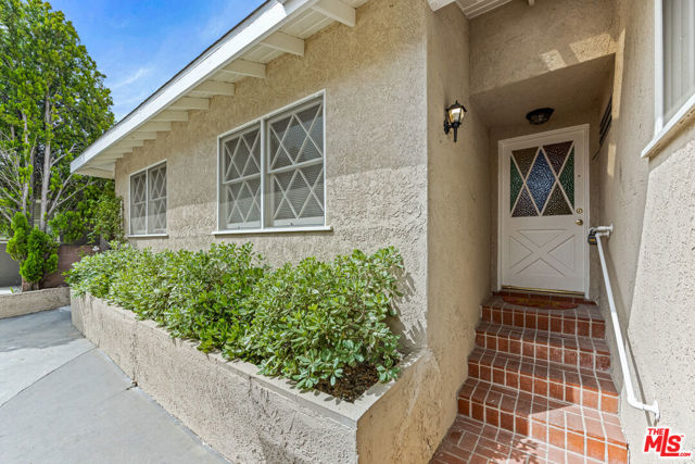 5013 Catalon Avenue, Woodland Hills CA: https://media.crmls.org/mediaz/a6c3802f-b2e8-47fb-b461-fa0b44449905.jpg