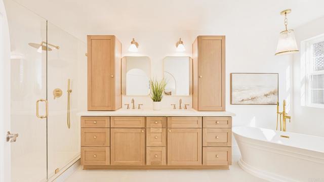 3951 Atascadero Drive, San Diego CA: https://media.crmls.org/mediaz/a6c3f3d6-af35-4024-995b-8c1d97bc1c58.jpg