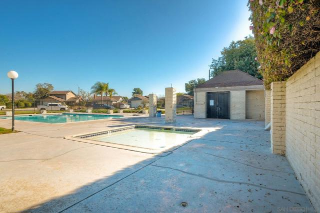242 Eveningside Gln, Escondido CA: https://media.crmls.org/mediaz/a6c45fe2-af4b-41a8-9b9d-30880f767c61.jpg
