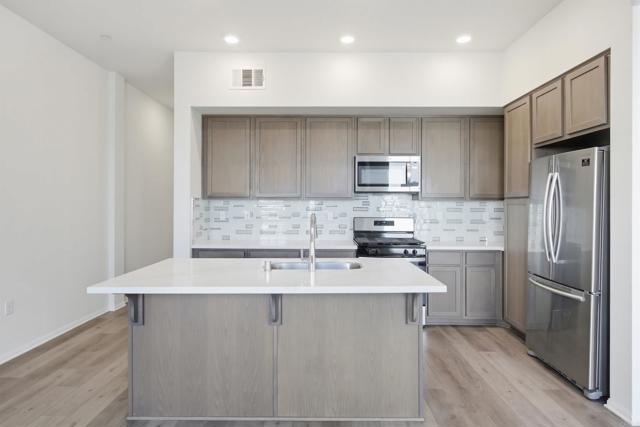 Detail Gallery Image 15 of 64 For 1455 Banahaw Way #6,  Chula Vista,  CA 91915 - 3 Beds | 2/1 Baths