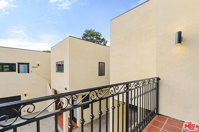 8931 Hubbard Street, Culver City CA: https://media.crmls.org/mediaz/a6c4fd3f-89a4-4233-b231-2571f629ed0f.jpg
