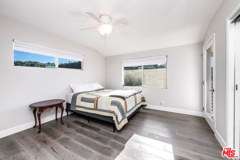 3909 Glenridge DriveSherman Oaks image #18