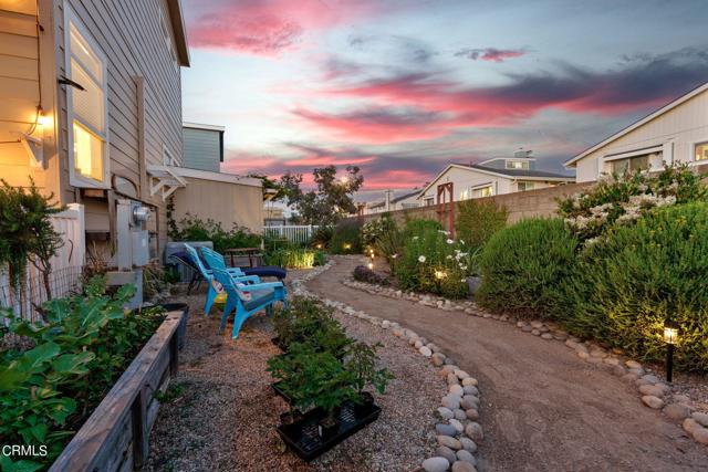 5540 W 5th Street, Oxnard CA: https://media.crmls.org/mediaz/a6c5ba7b-c549-42ff-a313-46a44d96cb60.jpg