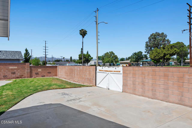 1791 Hewitt Place, Simi Valley CA: https://media.crmls.org/mediaz/a6c5fe80-d1e3-449d-896b-1b9deb94d294.jpg