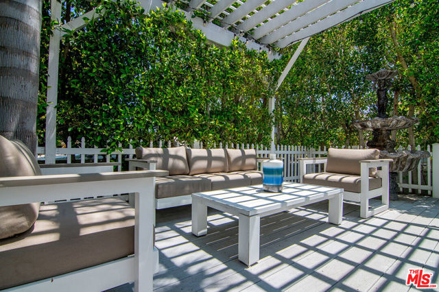 1067 Hi Point Street, Los Angeles CA: https://media.crmls.org/mediaz/a6c631a0-f5dd-4661-a260-e8c901395bfa.jpg