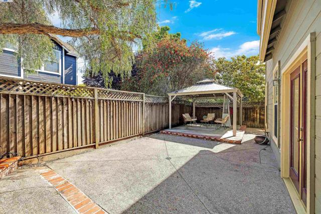 4301 Horner St, Union City CA: https://media.crmls.org/mediaz/a6c6b1f2-159e-44e3-9b77-548e63cdbafa.jpg