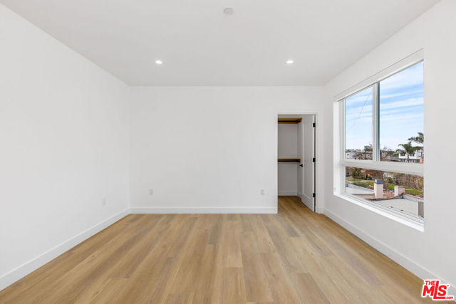 1616 S Sycamore Avenue, Los Angeles CA: https://media.crmls.org/mediaz/a6c6f9be-4ef7-404c-a536-29ddfefc317d.jpg