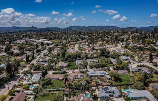 1654 Palomino Ln, Escondido CA: https://media.crmls.org/mediaz/a6c7711b-db41-474b-b84c-3522d40340ea.jpg