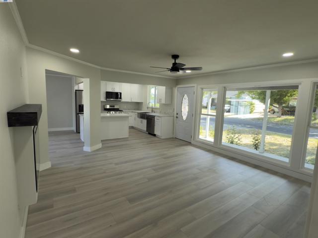 2809 Avalon Dr, Sacramento CA: https://media.crmls.org/mediaz/a6c79410-65f0-4399-b991-2f5255805d23.jpg