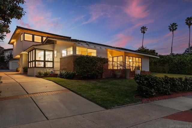 6423 Avenida Cresta, La Jolla CA: https://media.crmls.org/mediaz/a6c87a16-3853-4609-a68e-d4c16401cd77.jpg