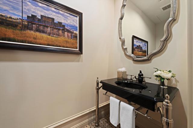 28 Grande View Court, Rancho Mirage CA: https://media.crmls.org/mediaz/a6c964d1-7468-42c0-9c7f-e8422be40e74.jpg