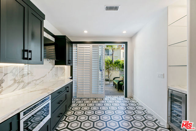 6477 Zuma View Place, Malibu CA: https://media.crmls.org/mediaz/a6c9711e-487b-4c40-a657-3c11c6565caf.jpg