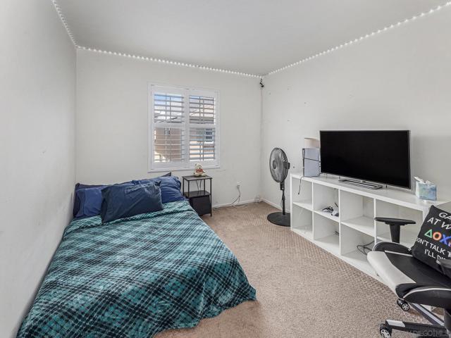 35406 Brown Galloway Ln, Fallbrook CA: https://media.crmls.org/mediaz/a6c99f4a-f7b2-44c3-836b-f746e6bd1d59.jpg