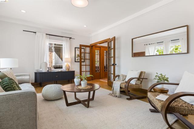 Image 5 of 41 For 3208 Claremont Ave