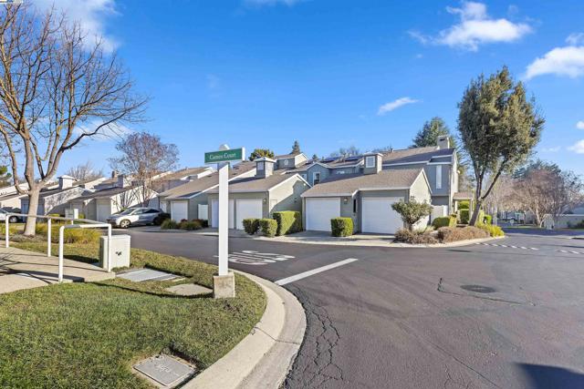 5409 Cameo Ct, Pleasanton CA: https://media.crmls.org/mediaz/a6c9b47e-c043-4907-9f8b-486908d2c237.jpg