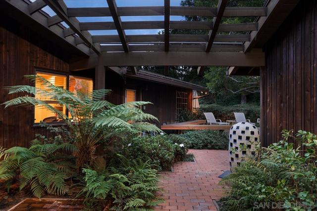 6346 Ridge Manor Avenue, San Diego CA: https://media.crmls.org/mediaz/a6ca117a-f45b-42ab-99de-0ce7490fa354.jpg