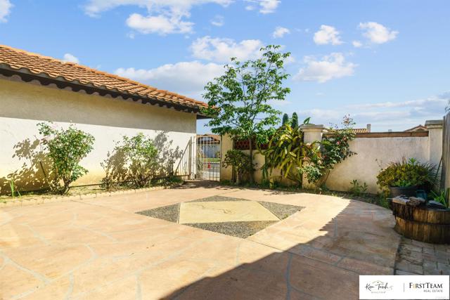 Detail Gallery Image 3 of 39 For 241 Saguaro Pl, Oceanside,  CA 92057 - 3 Beds | 2 Baths