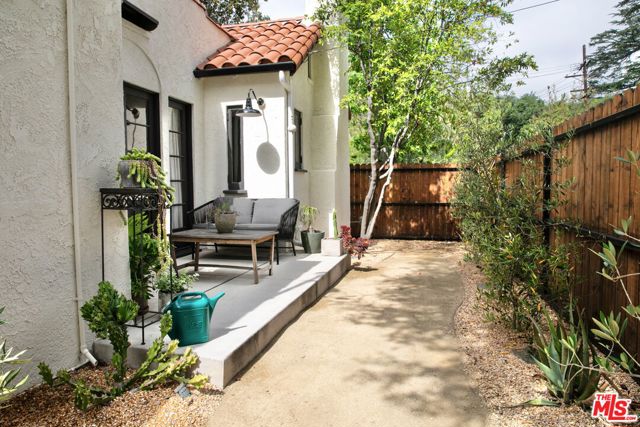 898 N Chester Avenue, Pasadena CA: https://media.crmls.org/mediaz/a6ca92d9-94f6-4b52-9097-bb42c73451e4.jpg