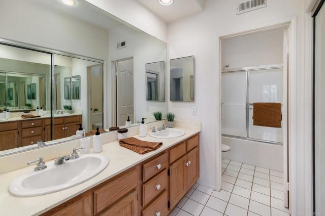 1860 Matin Circle, San Marcos CA: https://media.crmls.org/mediaz/a6caf3ec-334d-4b07-8b81-03d42efb1b26.jpg