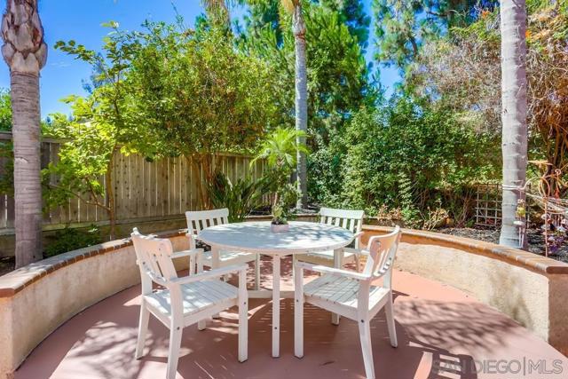 5423 Foxtail Loop, Carlsbad CA: https://media.crmls.org/mediaz/a6cafb20-77ec-4f4b-ae4c-29139fa86e54.jpg
