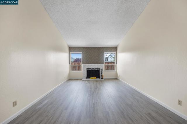 5571 Sepulveda Ct, Concord CA: https://media.crmls.org/mediaz/a6cb562f-7401-4625-ae2a-bcff8d410da3.jpg