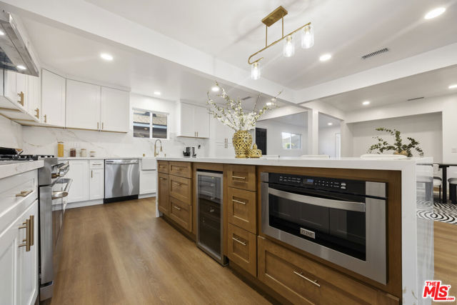 Image 12 of 70 For 19203 Galway Avenue