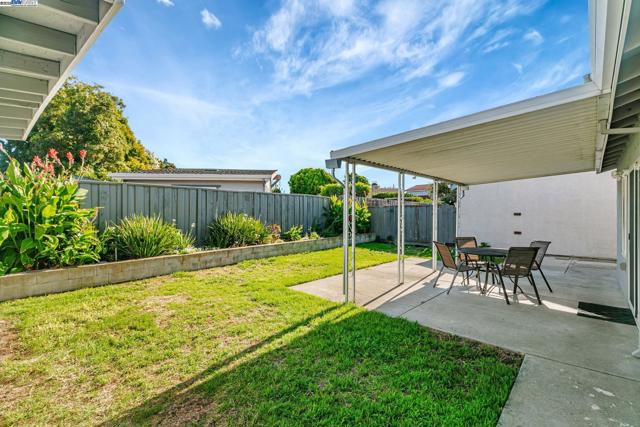 34915 Skylark Dr, Union City CA: https://media.crmls.org/mediaz/a6cbc540-05ab-4420-8ce9-d993ab6ab8b3.jpg