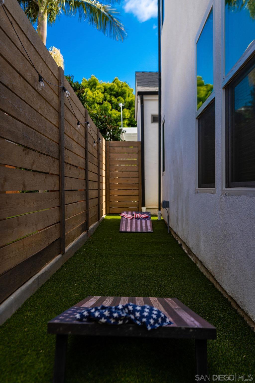 https://media.crmls.org/mediaz/a6cbd202-c24c-468c-9547-3d753256485a.jpg?preset=X-Large