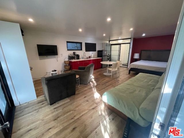 126 GALLEON Street, Marina del Rey CA: https://media.crmls.org/mediaz/a6cbdbf5-6c47-42e7-aaa8-e058029bf638.jpg