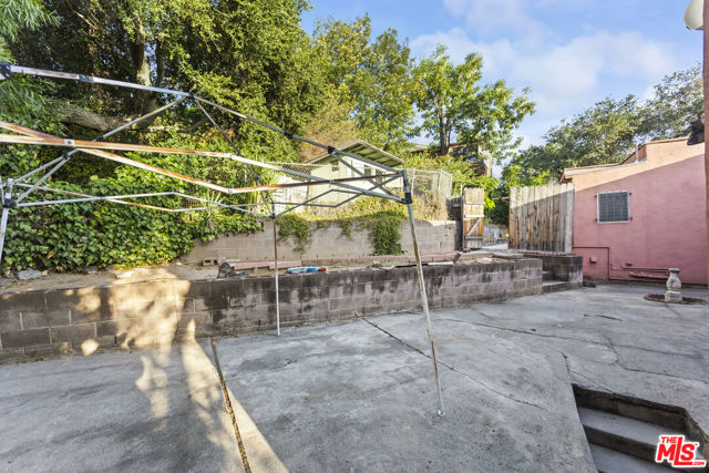 4958 Loleta Avenue, Los Angeles CA: https://media.crmls.org/mediaz/a6cbead4-65ba-4306-8719-fc510dae19d6.jpg
