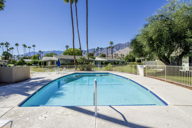 1000 Saint Thomas Circle, Palm Springs, CA 92264