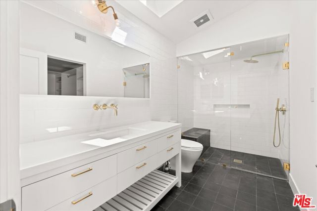 4525 Melbourne Avenue, Los Angeles CA: https://media.crmls.org/mediaz/a6cce46d-4525-4586-9060-54a97c7813e3.jpg