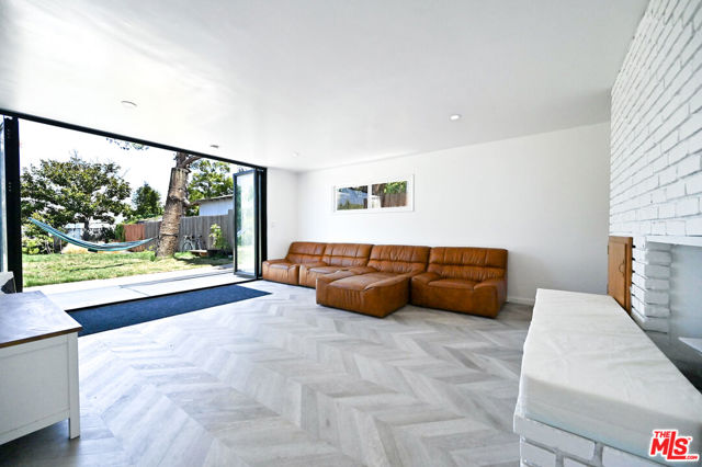 1545 3rd Street, Manhattan Beach CA: https://media.crmls.org/mediaz/a6cd5235-1502-4d6c-9805-5d511fa57280.jpg