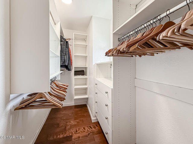 3307 Rainbow Creek Circle, Thousand Oaks CA: https://media.crmls.org/mediaz/a6cdd789-207e-4d15-84c4-71f598ee55b1.jpg