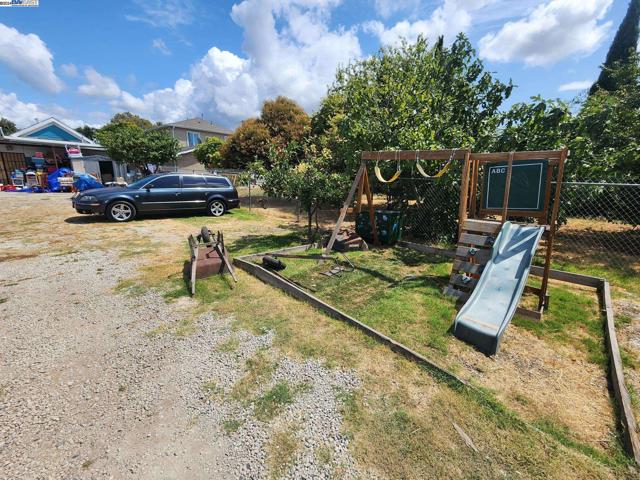 Image 22 of 30 For 9499 E St  