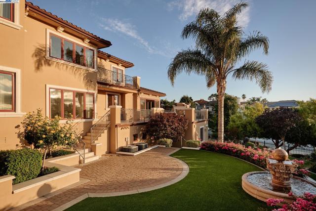 44506 Vista Grande Court, Fremont CA: https://media.crmls.org/mediaz/a6ce1da9-44fb-4646-ab55-430436fa19c2.jpg