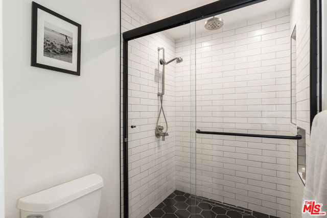 11805 Mayfield Avenue, Los Angeles CA: https://media.crmls.org/mediaz/a6ce5118-9e16-44ed-8285-4a124631cbbd.jpg