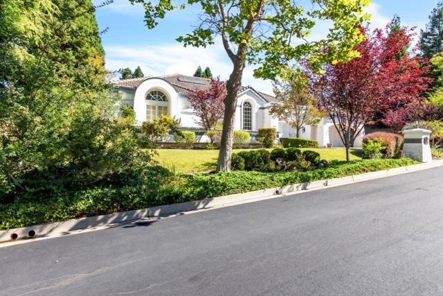 4443 Deer Field Way, Danville CA: https://media.crmls.org/mediaz/a6ce5ded-c4d9-4fa3-bee2-5ea5cd61366e.jpg
