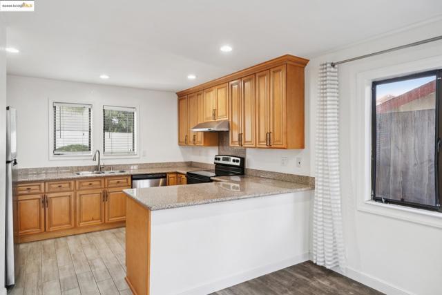 95 Mozden Ln, Pleasant Hill CA: https://media.crmls.org/mediaz/a6ce6e28-c5c1-4c57-9f3c-1cbdc9cff8b6.jpg