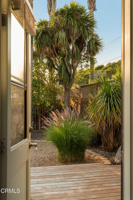 379 Rancho Drive, Ventura CA: https://media.crmls.org/mediaz/a6ce71a4-1313-48e8-b4f4-17b0742d2b5e.jpg