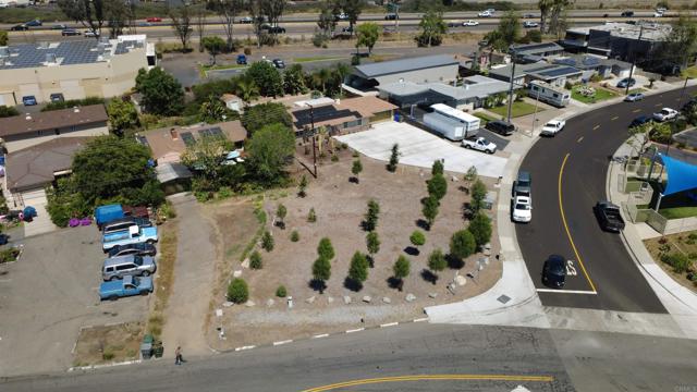 Detail Gallery Image 4 of 63 For 2094 Thibodo Ct, Vista,  CA 92081 - 3 Beds | 2 Baths